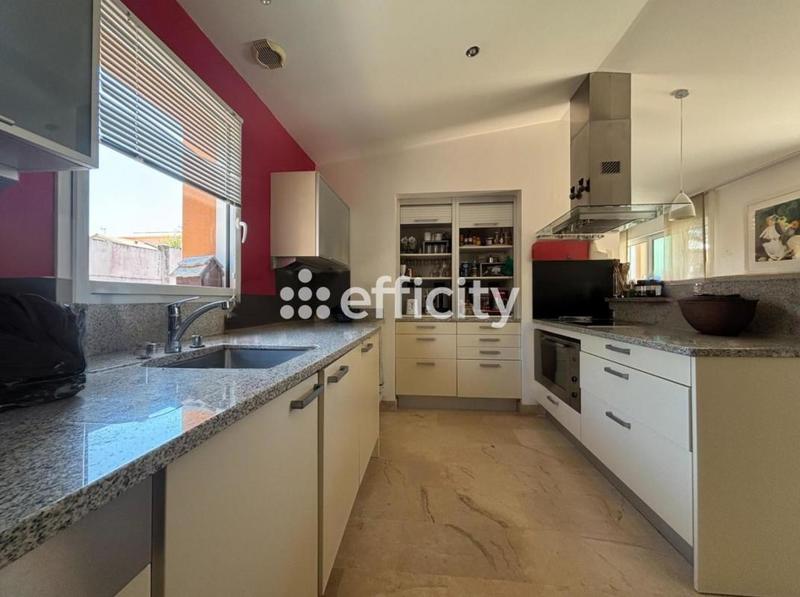 Maison - 220 m² - 6 pièces