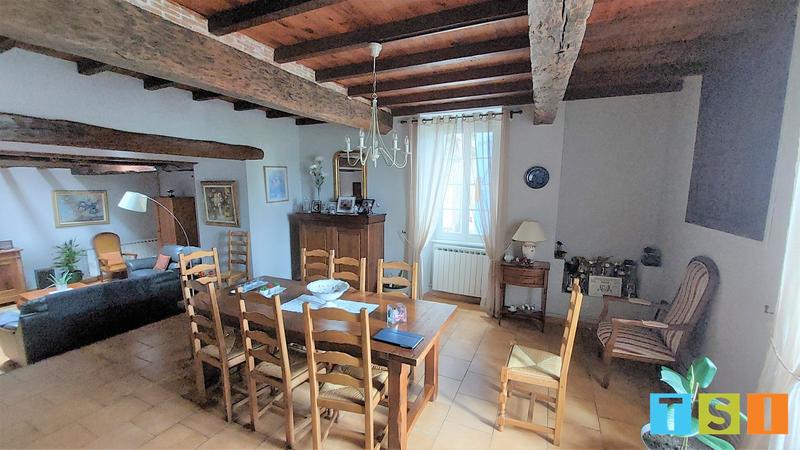 Maison - 230 m² - 7 pièces