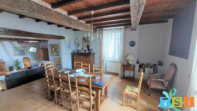 Maison - 230 m² - 7 pièces