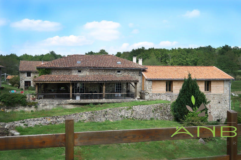 Maison - 216 m² - 7 pièces