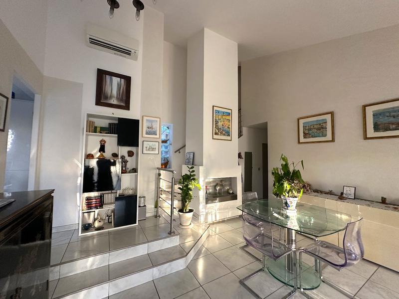 Maison - 98 m² - 4 pièces