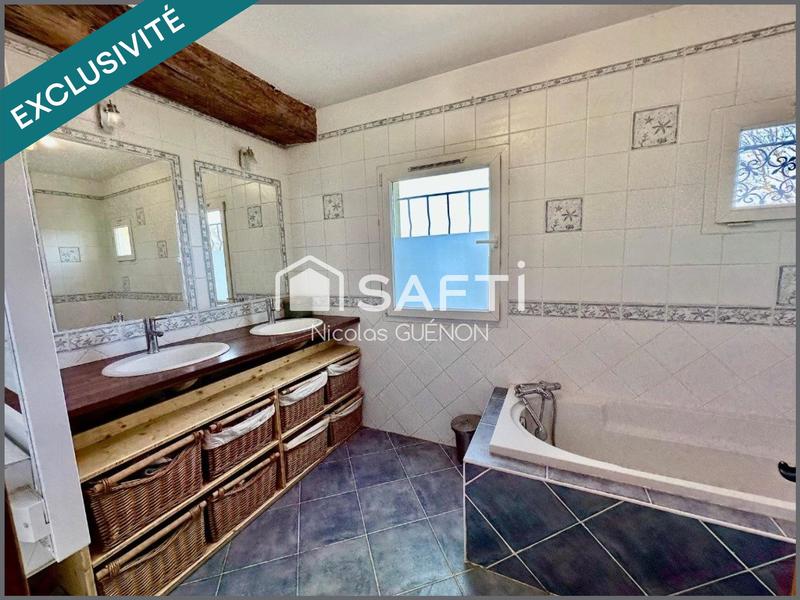 Maison - 235 m² - 8 pièces