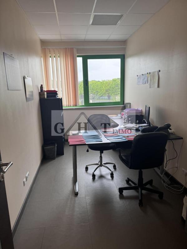 Entrepôt - 1 500 m²