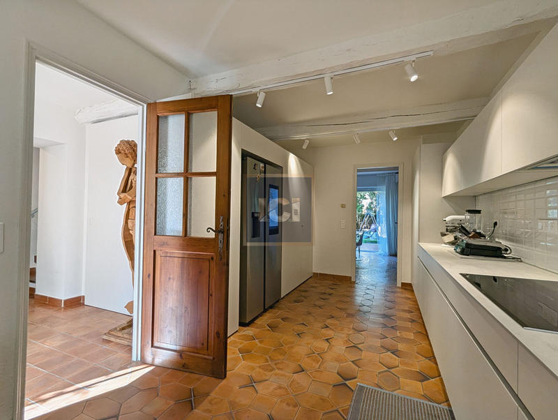 Villa - 279 m² - 8 pièces