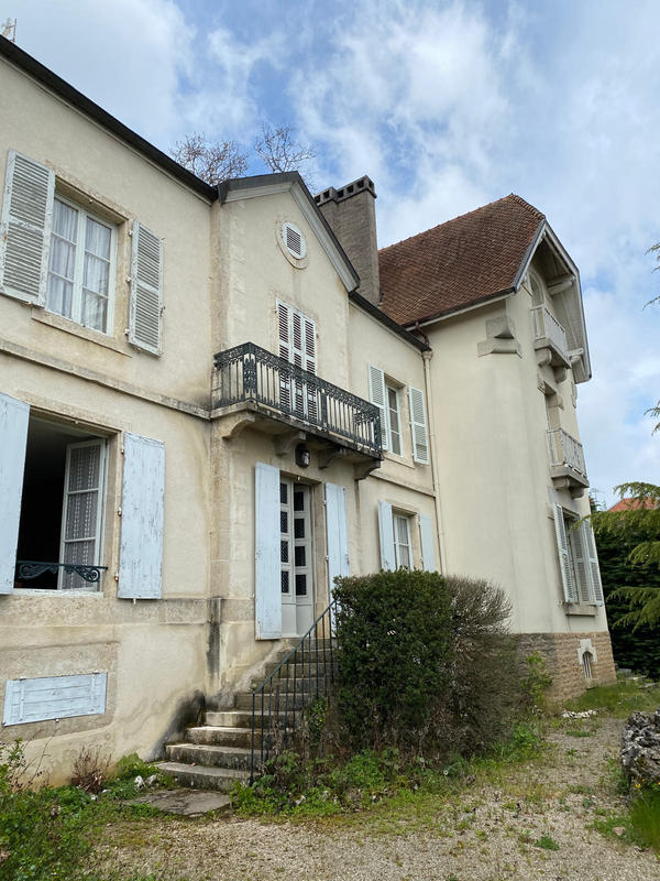 Propriété - 373 m² - 15 pièces