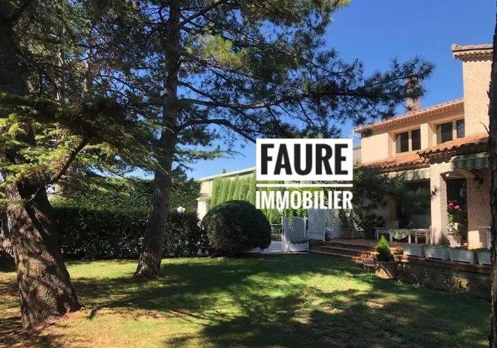 Villa - 270 m² - 10 pièces