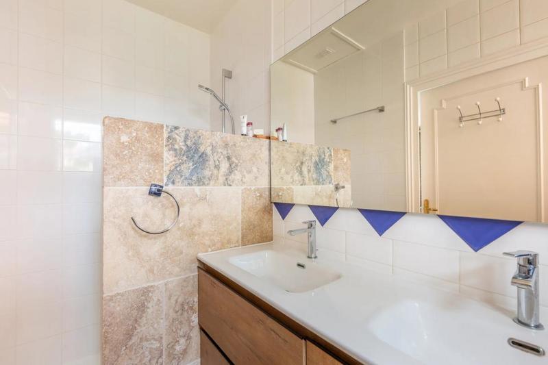 Maison - 320 m² - 8 pièces