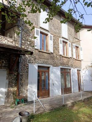 Maison de village - 303 m² - 11 pièces