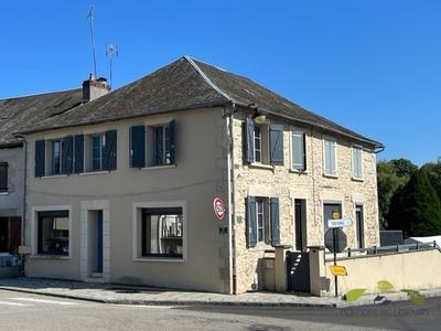 Maison de bourg - 200 m² - 9 pièces