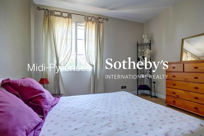 Maison - 228 m² - 8 pièces