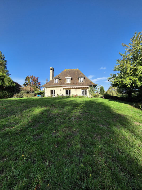Maison - 180 m² - 8 pièces
