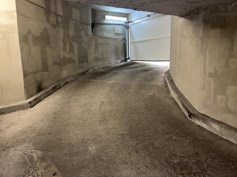 Parking / Garage - 11 m²