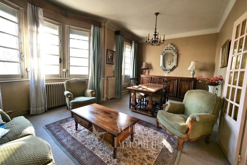 Maison - 240 m² - 9 pièces