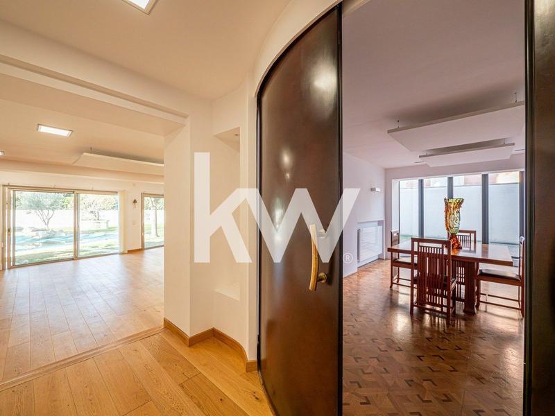 Maison - 400 m² - 12 pièces