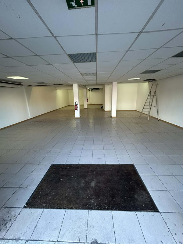 Local commercial - 319 m²