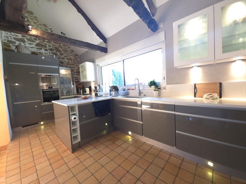 Maison - 218 m² - 9 pièces