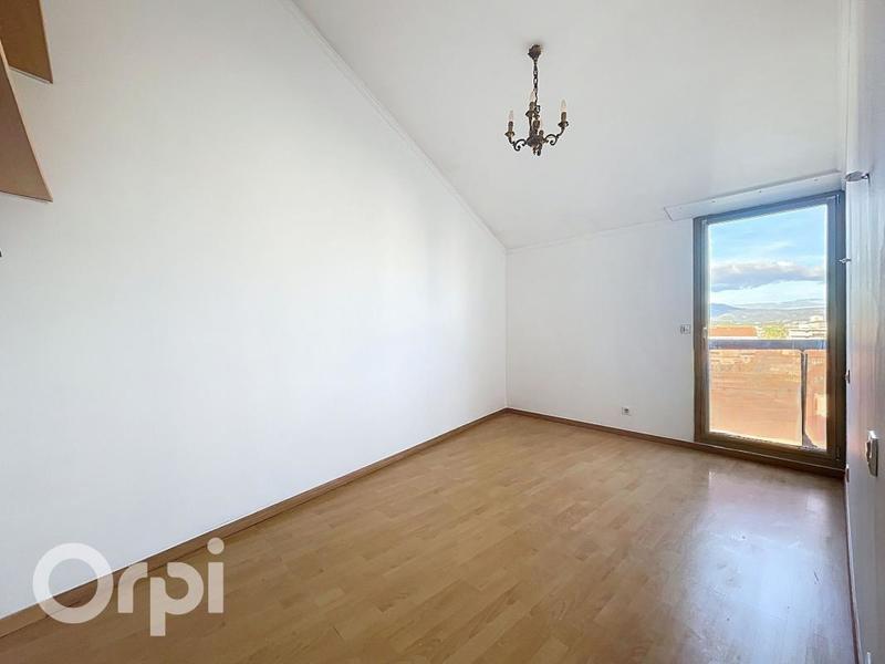 Appartement - 96 m² - 4 pièces