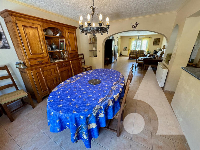 Maison - 247 m² - 7 pièces