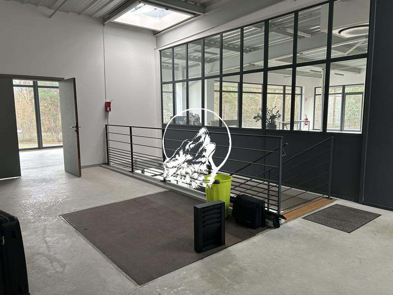 Local d'activités - 1 166 m² - 10 pièces