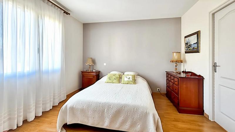 Maison - 204 m² - 8 pièces