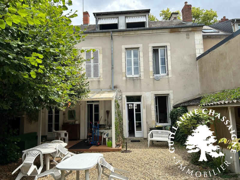 Maison traditionnelle - 224 m² - 13 pièces