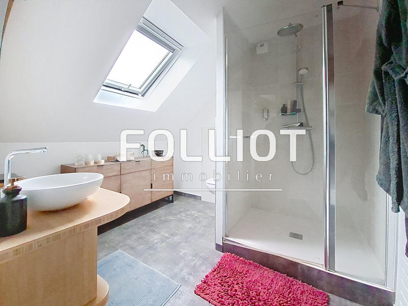 Maison - 248 m² - 7 pièces