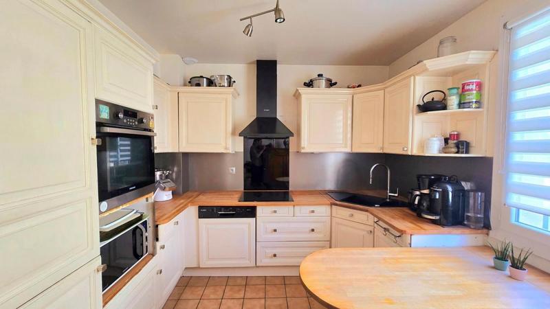 Maison traditionnelle - 163 m² - 7 pièces