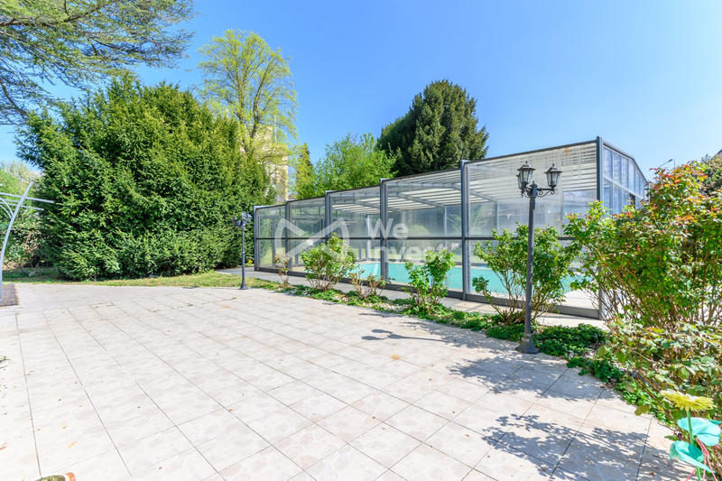 Maison - 180 m² - 8 pièces