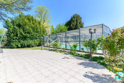Maison - 180 m² - 8 pièces
