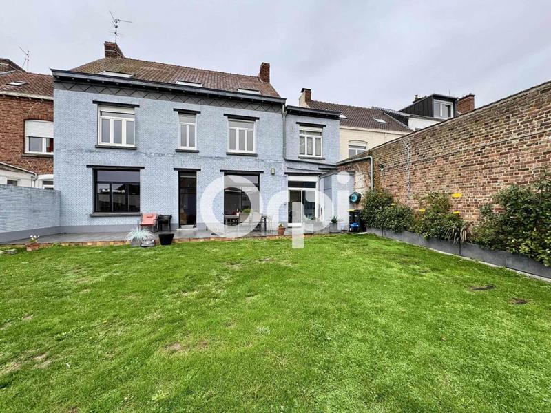 Maison - 228 m² - 7 pièces