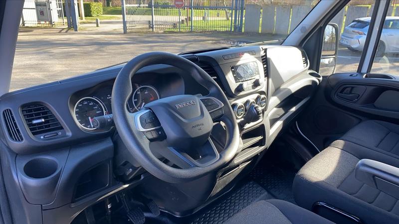 Iveco Daily Vu 2.3 d 136 L2h2 35s14 - 3 places