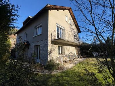 Maison - 217 m² - 6 pièces