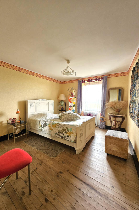 Propriété - 210 m² - 12 pièces