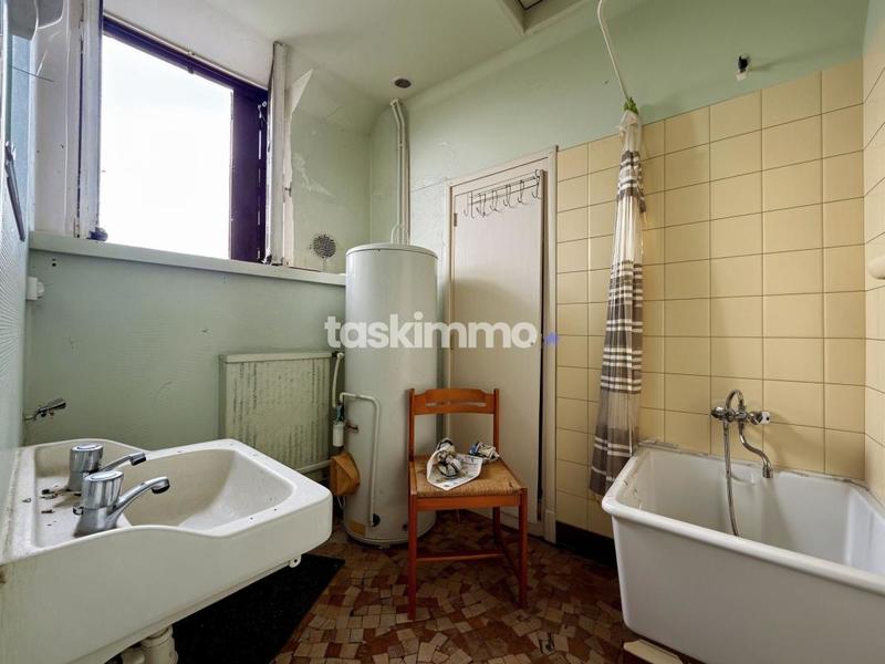 Maison - 250 m² - 6 pièces