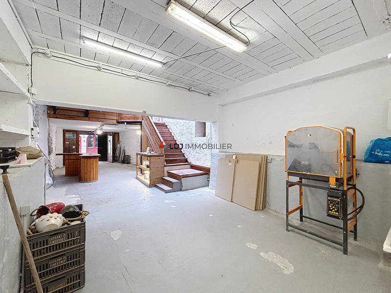 Local commercial - 147 m² - 3 pièces