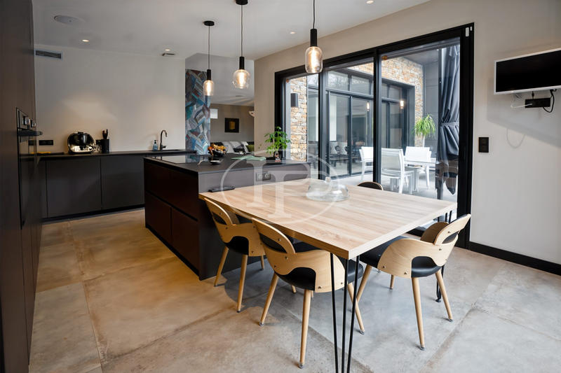 Maison contemporaine - 189 m² - 6 pièces