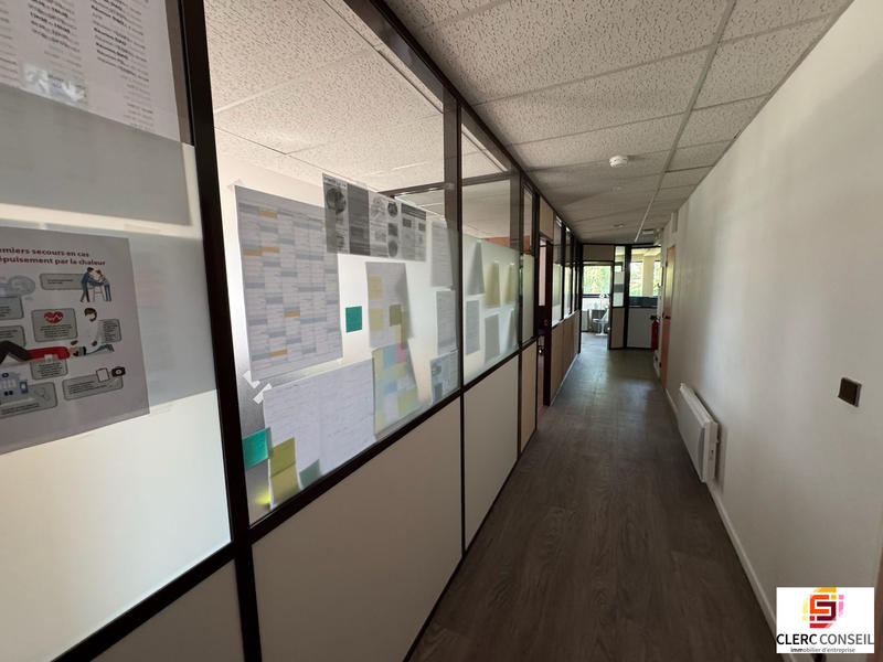 Bureau - 335 m²