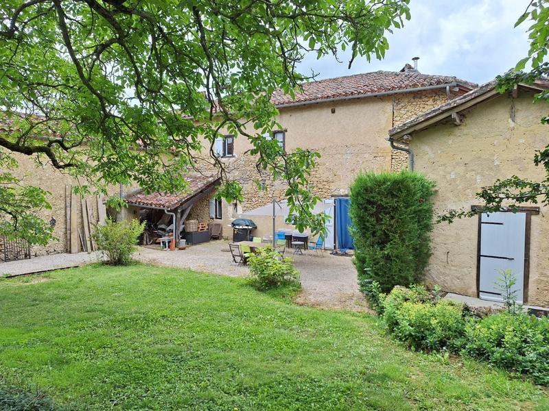 Maison - 360 m² - 14 pièces