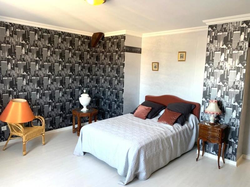 Maison traditionnelle - 194 m² - 8 pièces