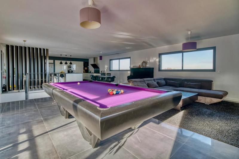 Maison - 220 m² - 7 pièces