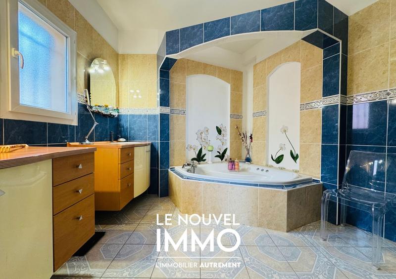 Villa - 250 m² - 7 pièces