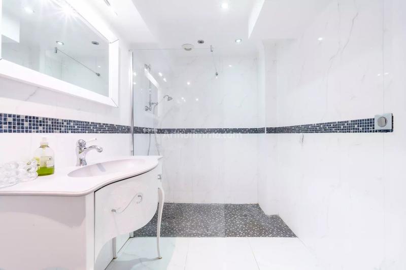 Maison - 400 m² - 7 pièces