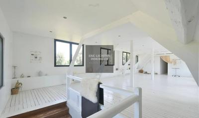 Maison - 330 m² - 7 pièces