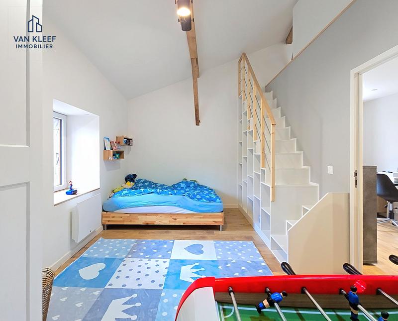 Villa - 258 m² - 9 pièces