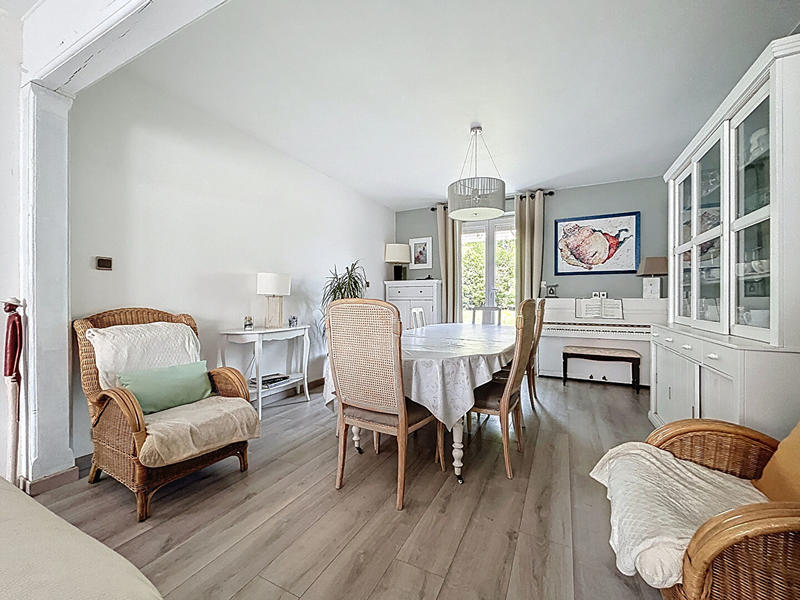 Maison - 439 m² - 11 pièces