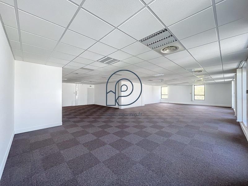 Bureau - 230 m²