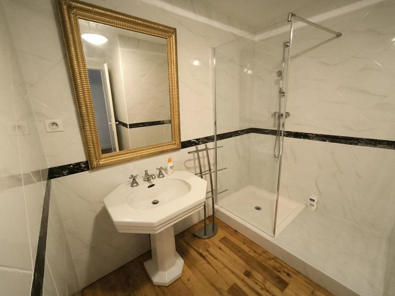 Demeure - 424 m² - 11 pièces