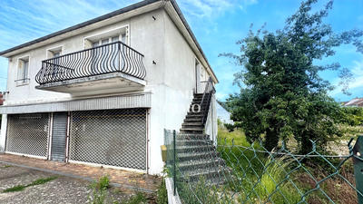 Maison - 216 m² - 10 pièces