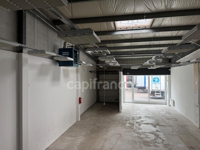 Bureau - 204 m² - 1 pièce