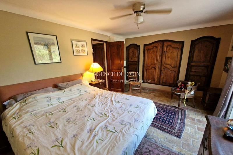 Demeure - 240 m² - 5 pièces